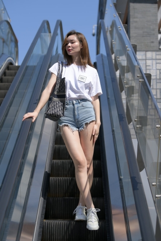 搭讪牛仔裤美女